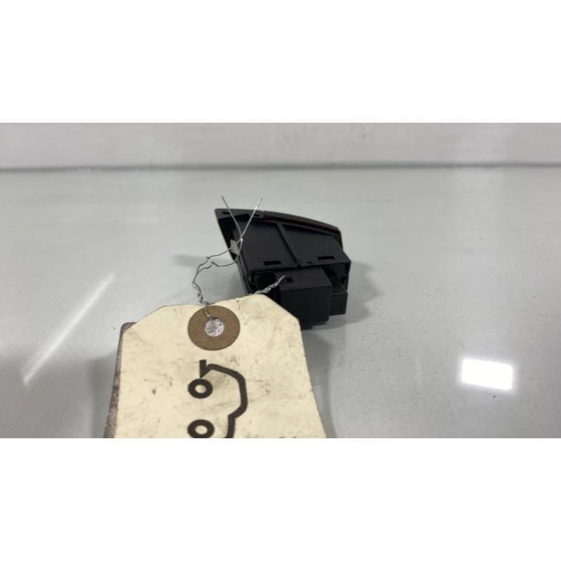 Bouton de warning AUDI A4 3 Photo n°3