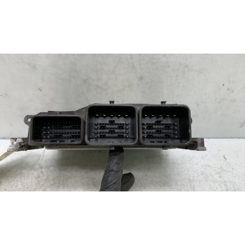 Calculateur moteur PEUGEOT 308 2 Photo n°3