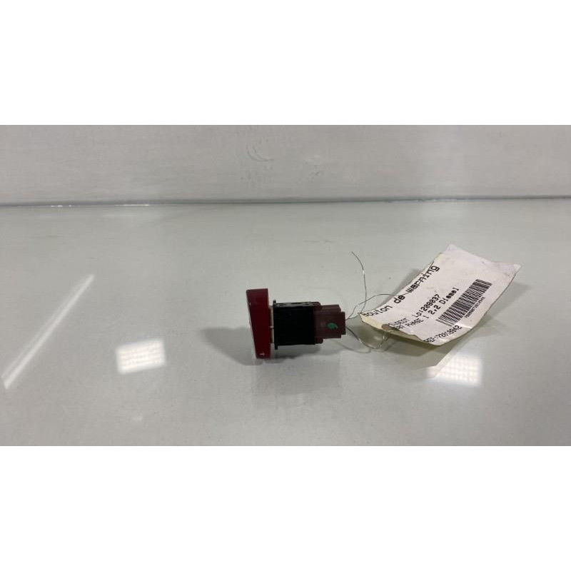 Bouton de warning PEUGEOT 607 Photo n°3
