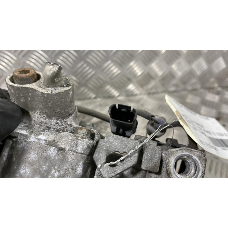 Compresseur clim BMW SERIE 1 E87 Photo n°4