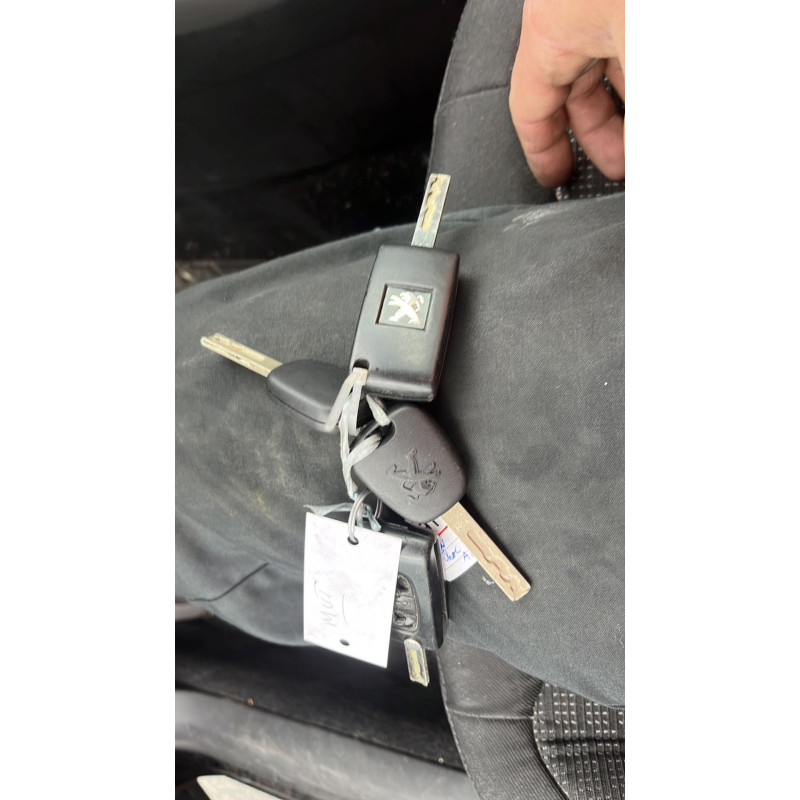 Pretensionneur de ceinture avant droit PEUGEOT 308 1 SW Photo n°15