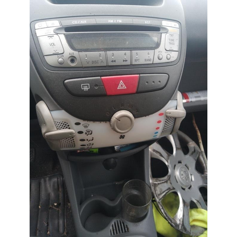 Porte avant droit PEUGEOT 107 Photo n°10
