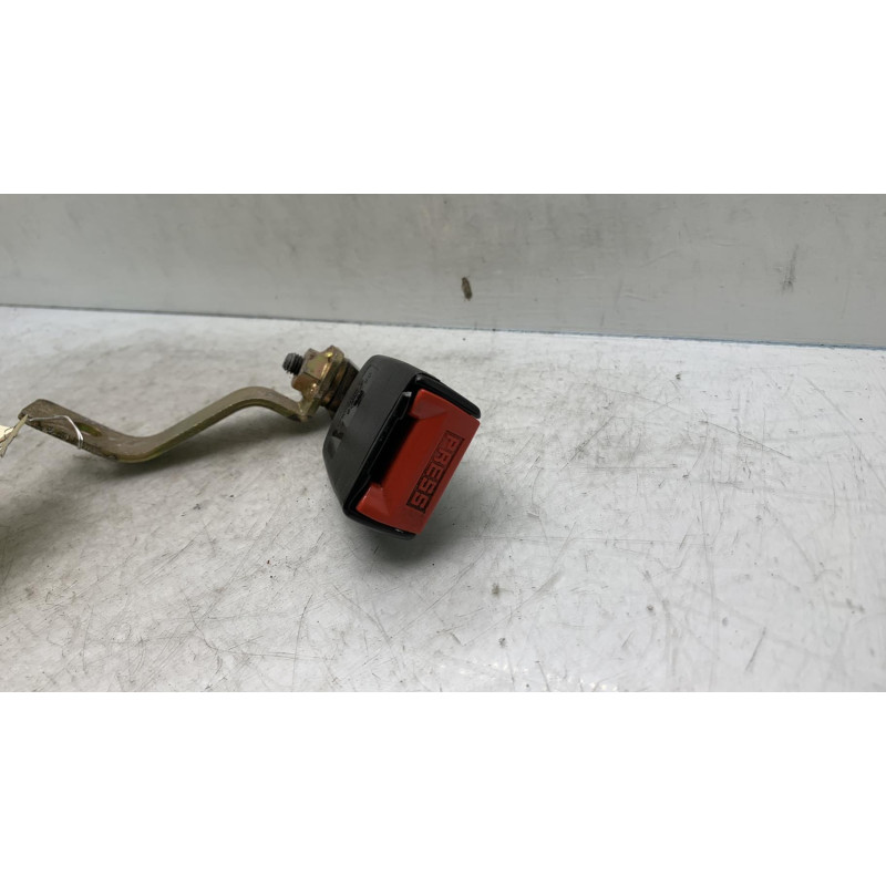 Attache ceinture arriere droit PEUGEOT 406 Photo n°3