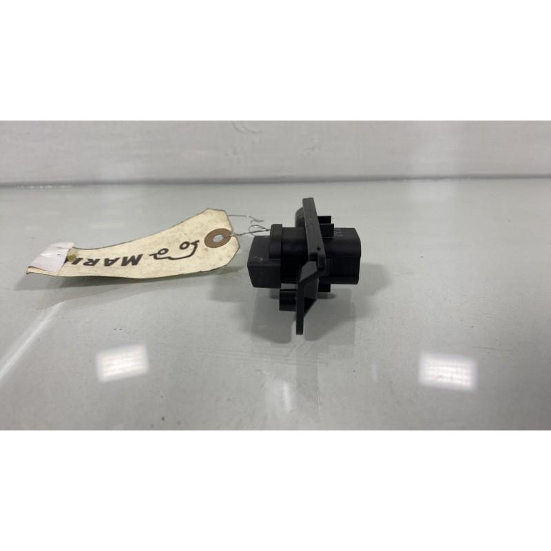 Bouton de warning FORD FIESTA 5 Photo n°1