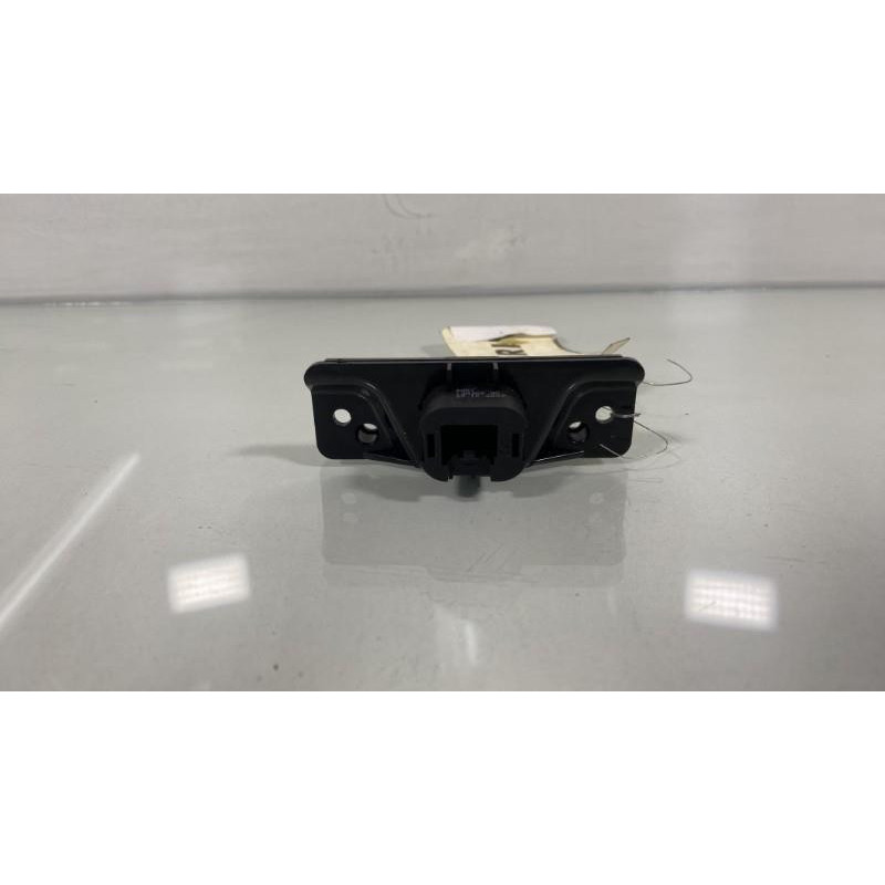 Bouton de warning FORD FIESTA 5 Photo n°3
