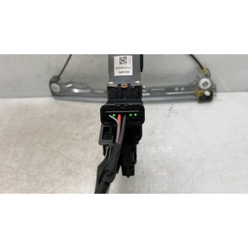 Leve vitre electrique avant gauche RENAULT MEGANE 4 Photo n°8
