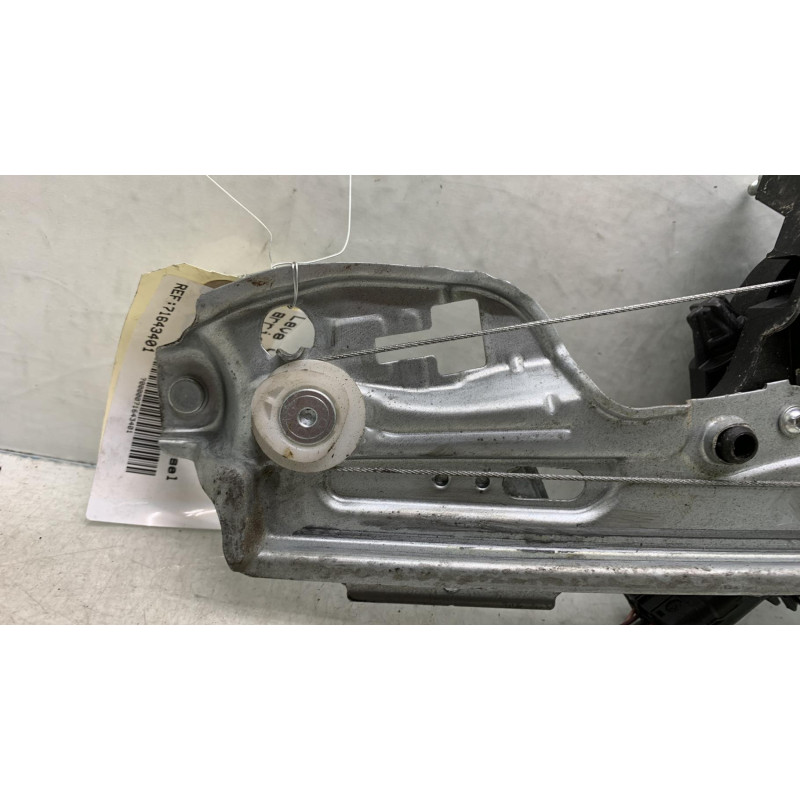 Leve vitre electrique arriere gauche RENAULT MEGANE 4 Photo n°5