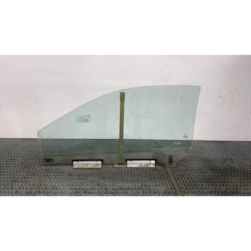 Vitre avant droit PEUGEOT 406 Photo n°6