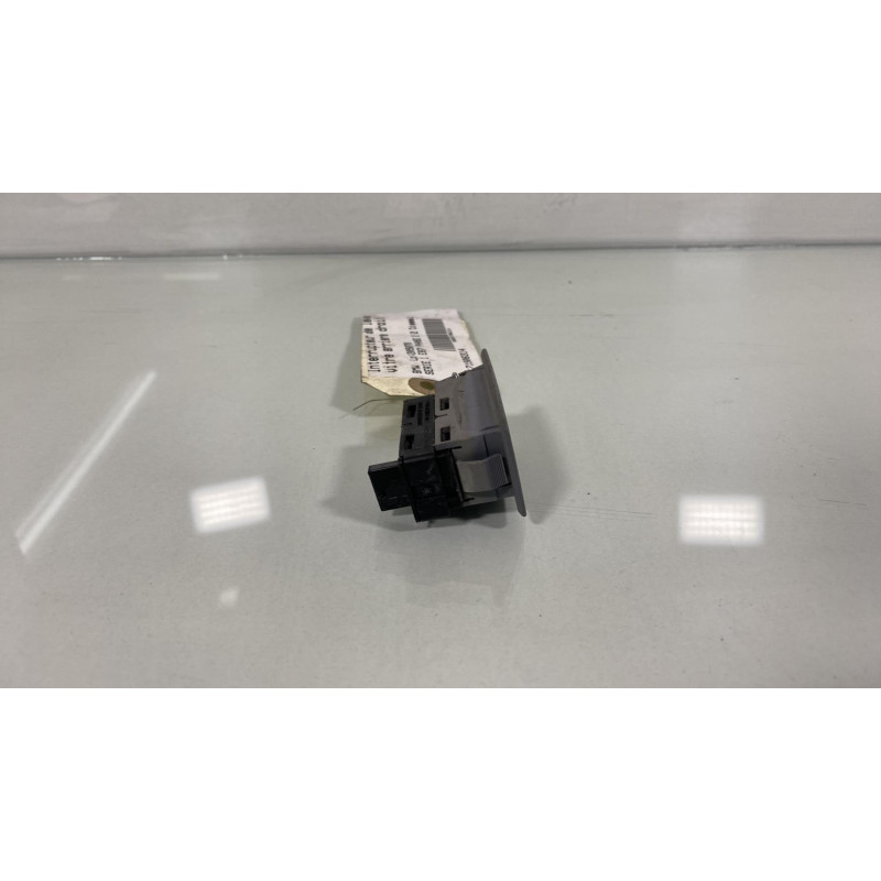Interrupteur de leve vitre arriere droit BMW SERIE 1 E87 Photo n°2