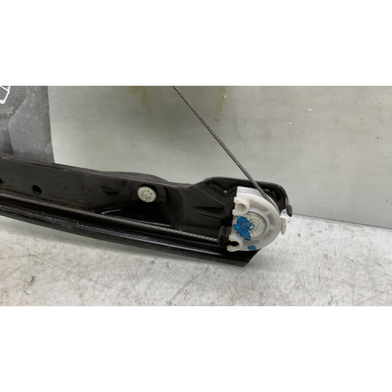Leve vitre mecanique arriere droit BMW SERIE 1 E87 Photo n°4