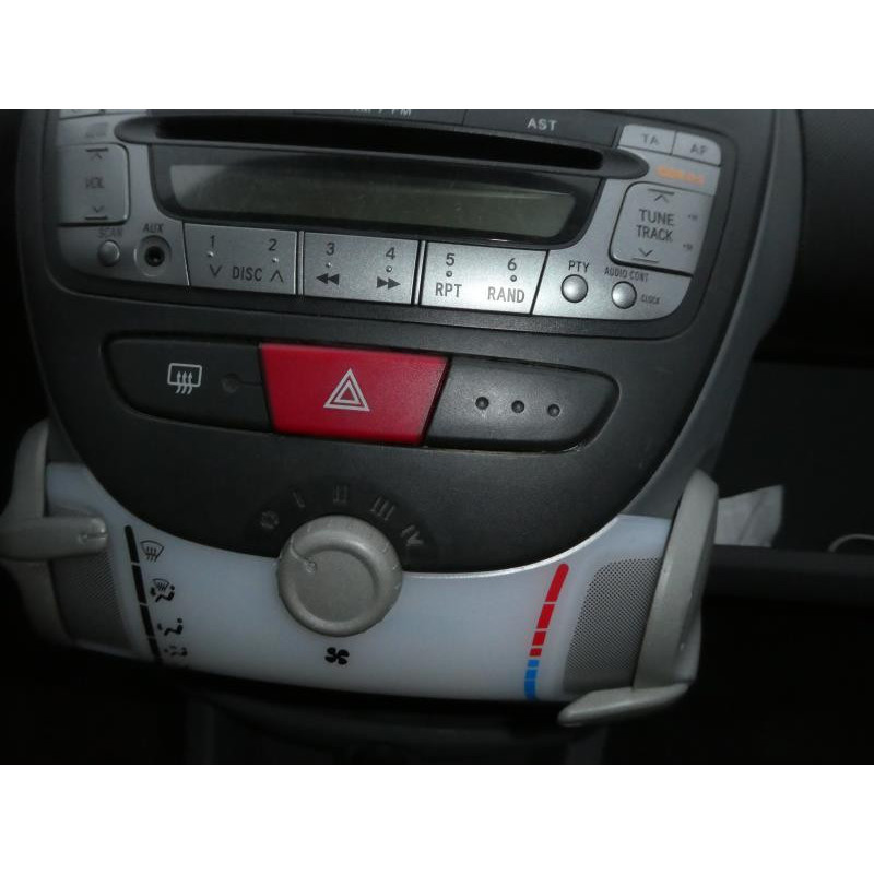 Poignee interieur avant gauche PEUGEOT 107 Photo n°13