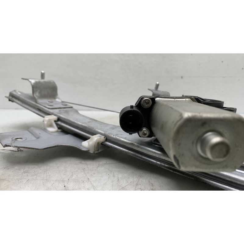 Leve vitre electrique avant droit DACIA DUSTER 1 Photo n°3