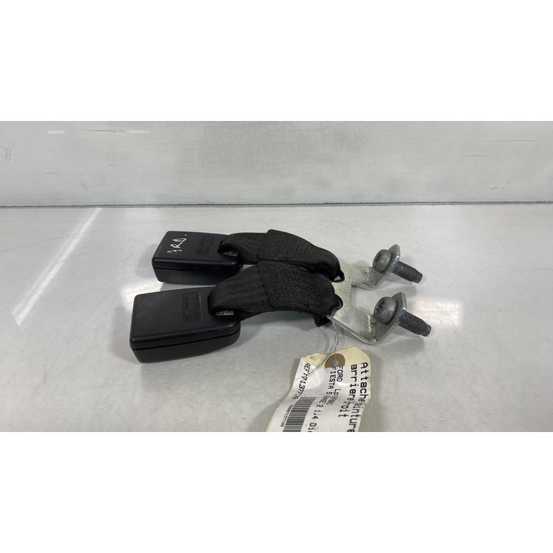 Attache ceinture arriere droit FORD FIESTA 5 Photo n°1