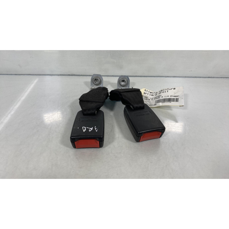 Attache ceinture arriere droit FORD FIESTA 5 Photo n°3