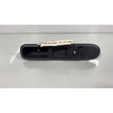 Interrupteur de leve vitre avant droit PEUGEOT 5008 1