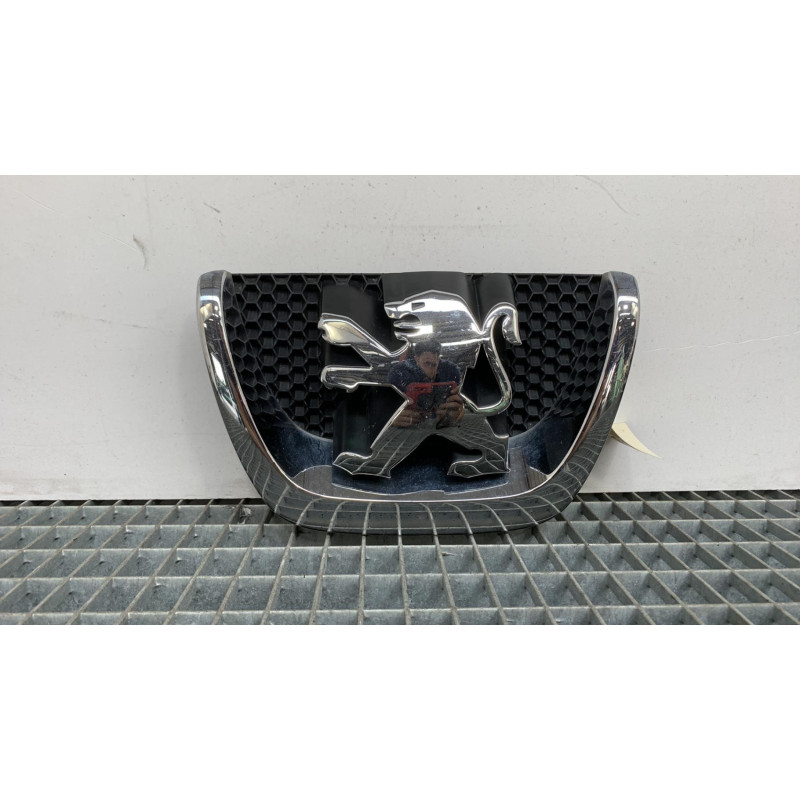 Sigle de calandre PEUGEOT 5008 1 Photo n°3