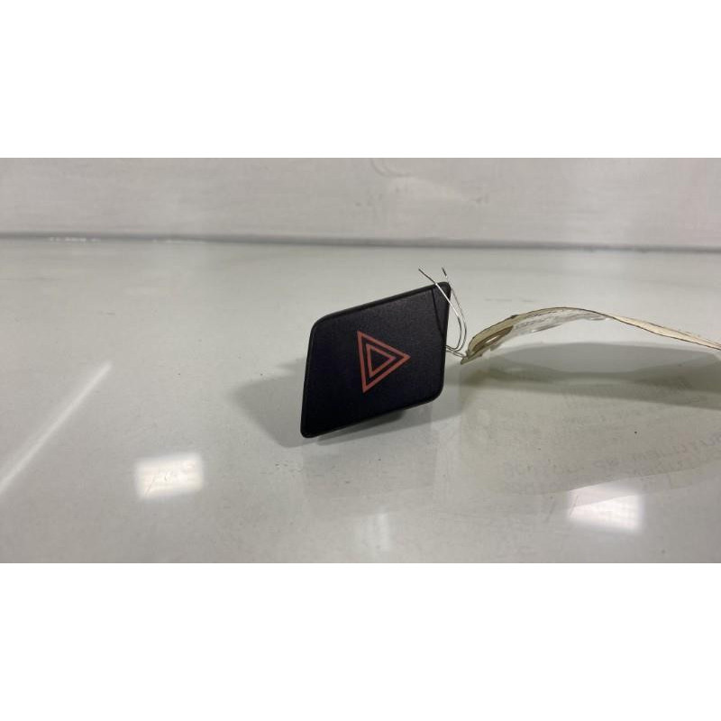 Bouton de warning TOYOTA YARIS 2 Photo n°2