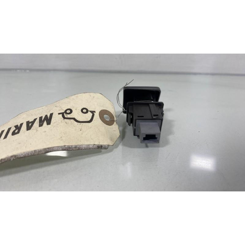 Bouton de warning TOYOTA YARIS 2 Photo n°3