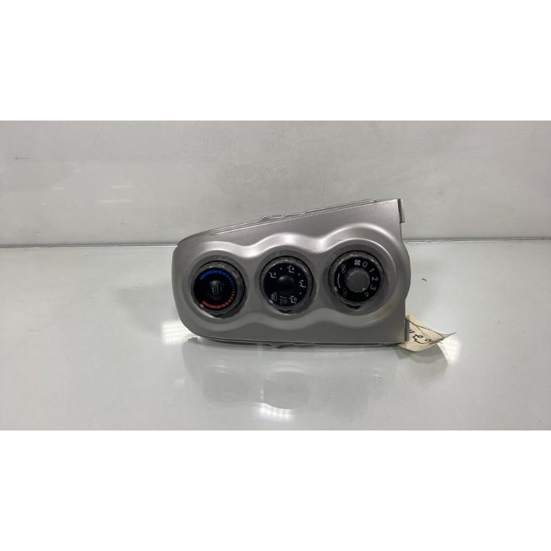 Commande chauffage TOYOTA YARIS 2 Photo n°1