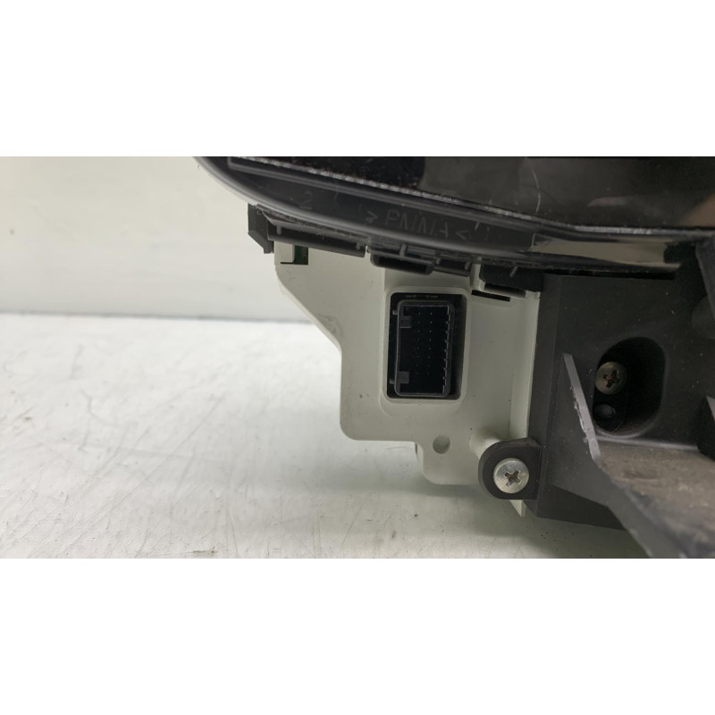 Compteur TOYOTA YARIS 2 Photo n°1