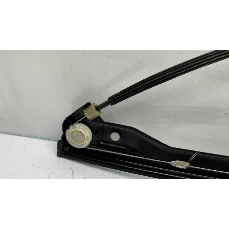 Leve vitre electrique arriere gauche VOLKSWAGEN GOLF Photo n°4