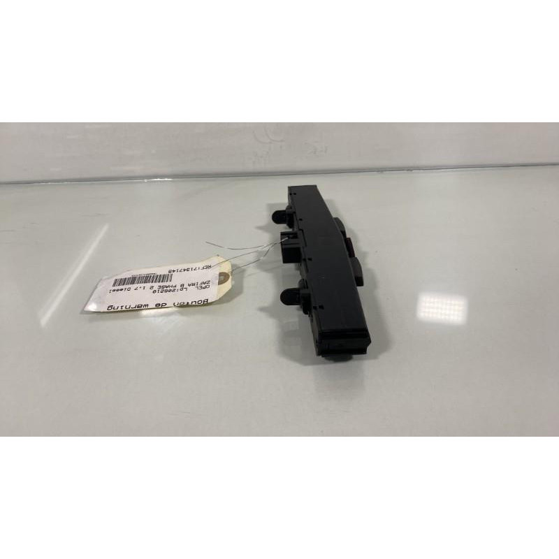 Bouton de warning OPEL ZAFIRA B Photo n°2
