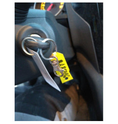 Bouton de warning OPEL ZAFIRA B