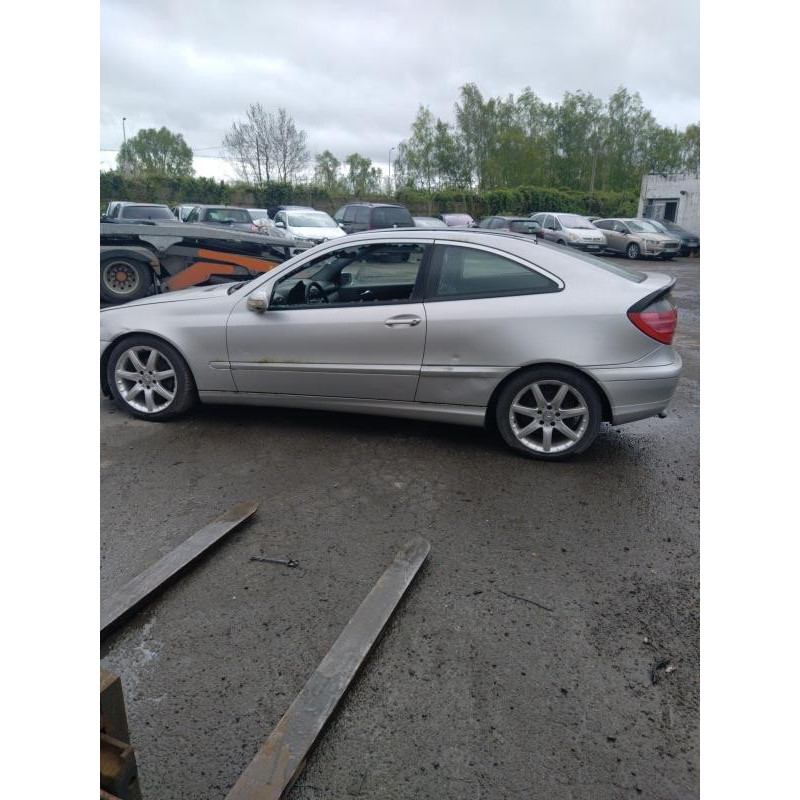 Feu arriere stop central MERCEDES CLASSE C 203 COUPE SPORT Photo n°6