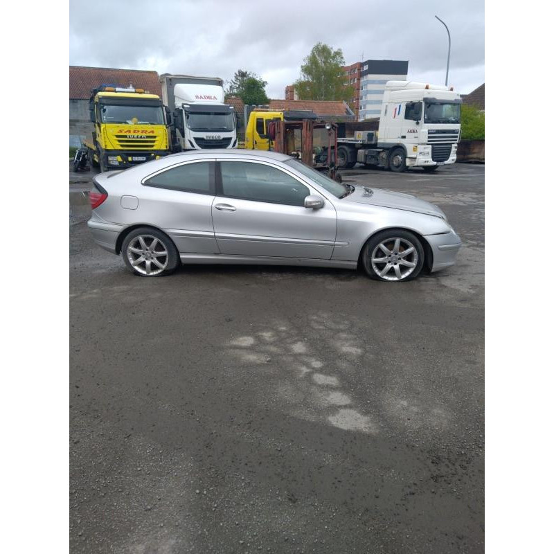 Feu arriere stop central MERCEDES CLASSE C 203 COUPE SPORT Photo n°11