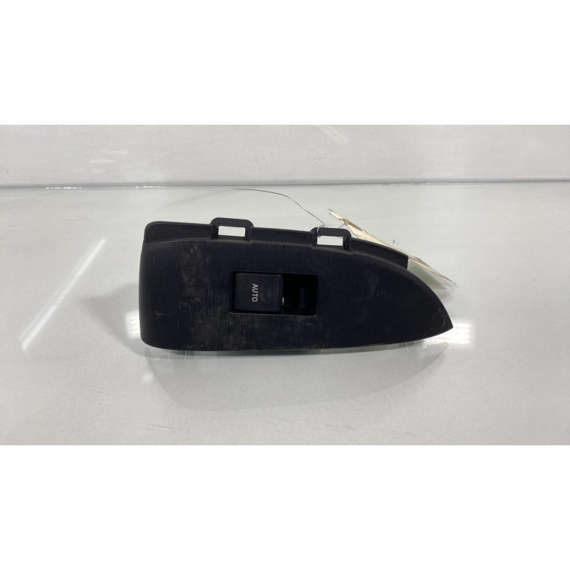 Interrupteur de leve vitre arriere droit TOYOTA PRIUS 3 Photo n°1