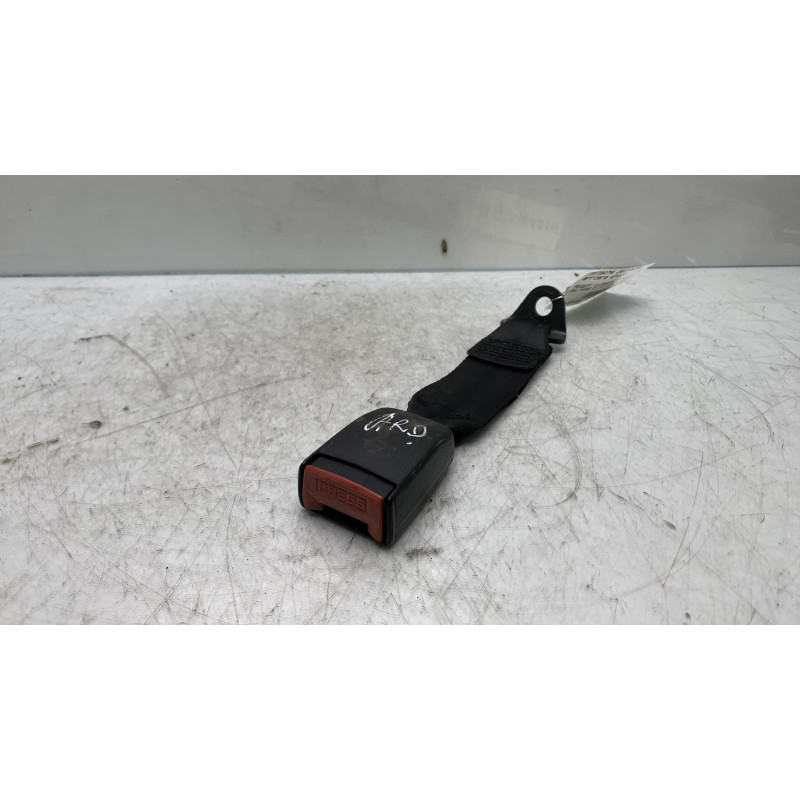 Attache ceinture arriere droit PEUGEOT 306 Photo n°1