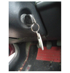 Attache ceinture arriere droit PEUGEOT 306