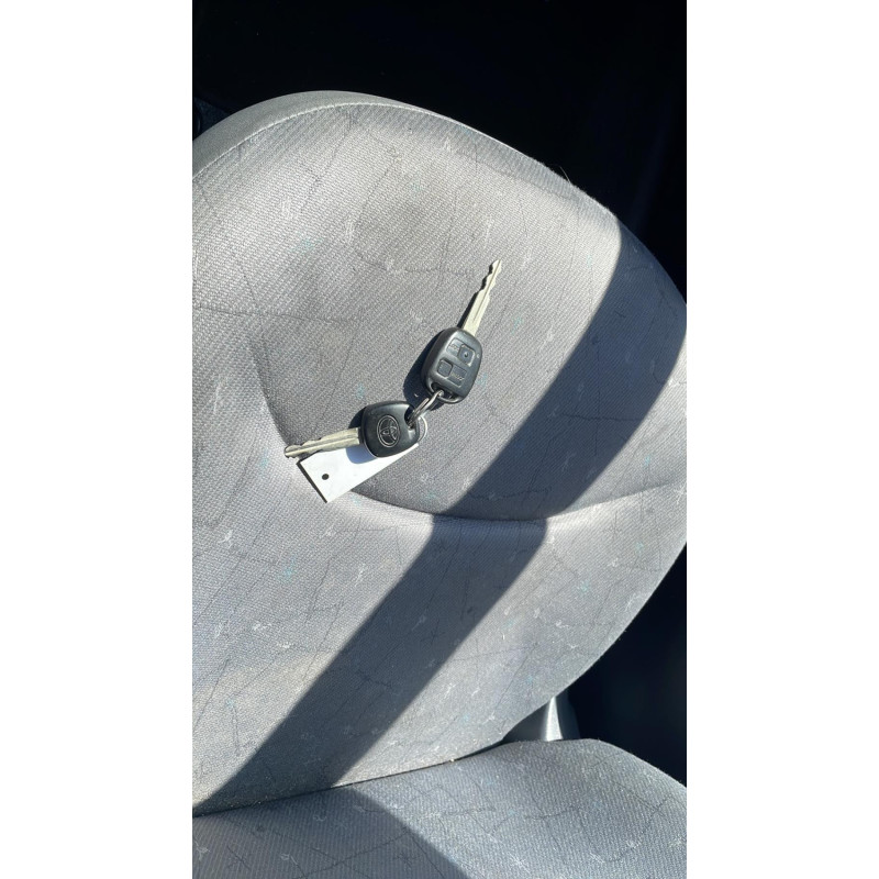 Bouton de warning TOYOTA YARIS 1 Photo n°5
