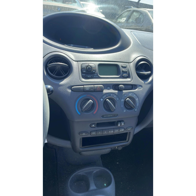 Bouton de warning TOYOTA YARIS 1 Photo n°8