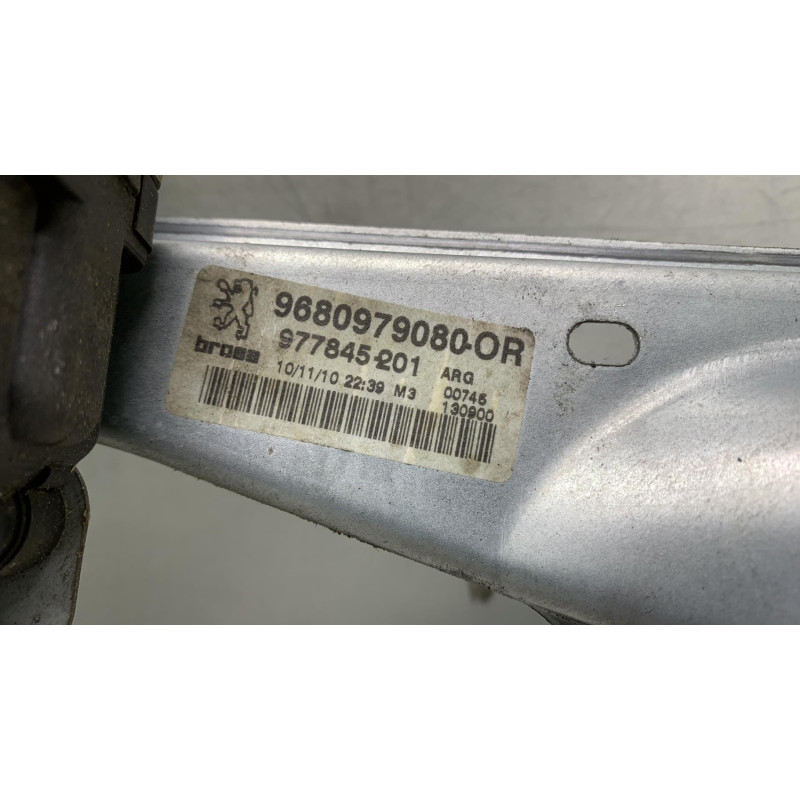 Leve vitre electrique arriere gauche PEUGEOT 308 1 SW Photo n°4