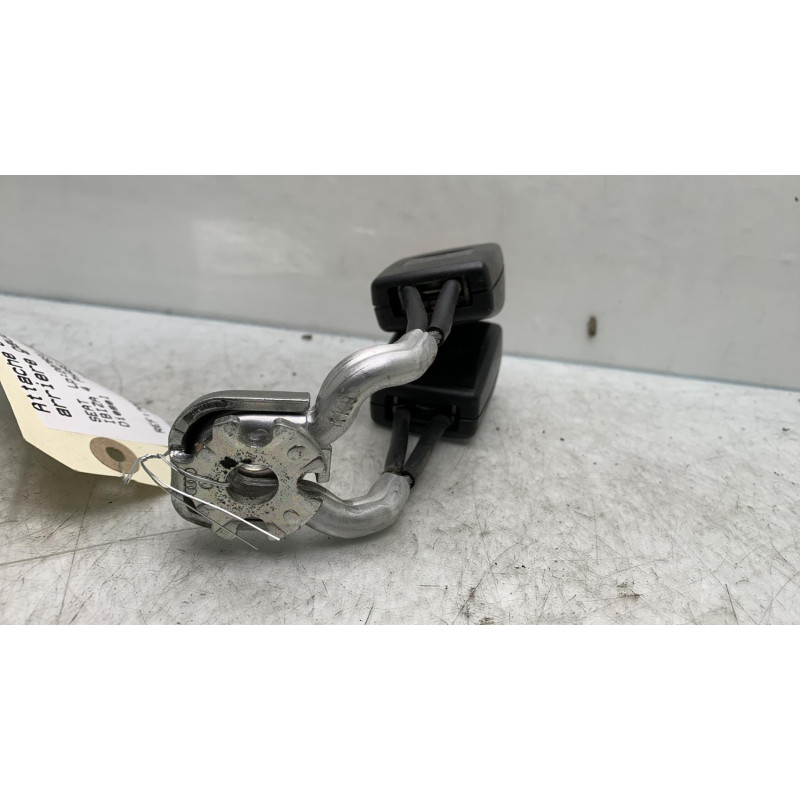 Attache ceinture arriere gauche SEAT IBIZA 4 Photo n°1