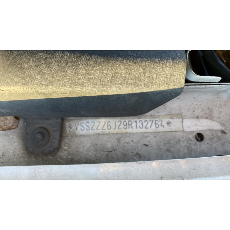 Attache ceinture avant droit SEAT IBIZA 4 Photo n°4