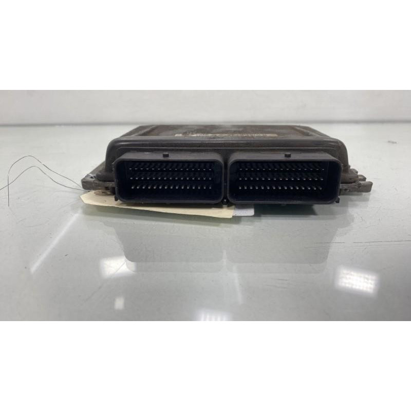 Calculateur moteur RENAULT CLIO 2 Photo n°2