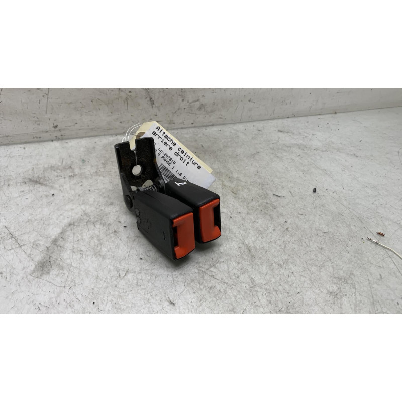 Attache ceinture arriere droit FORD FIESTA 6 Photo n°1