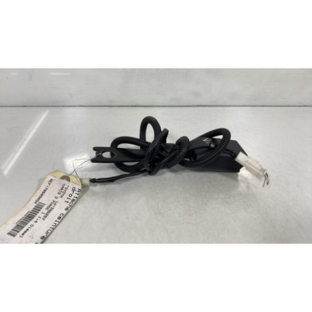 Attache ceinture avant droit TOYOTA YARIS 3 Photo n°1
