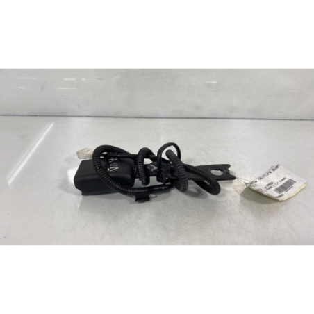 Attache ceinture avant droit TOYOTA YARIS 3