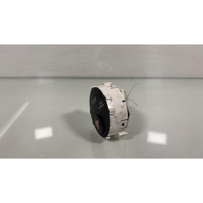 Bouton de warning TOYOTA YARIS 3 Photo n°3
