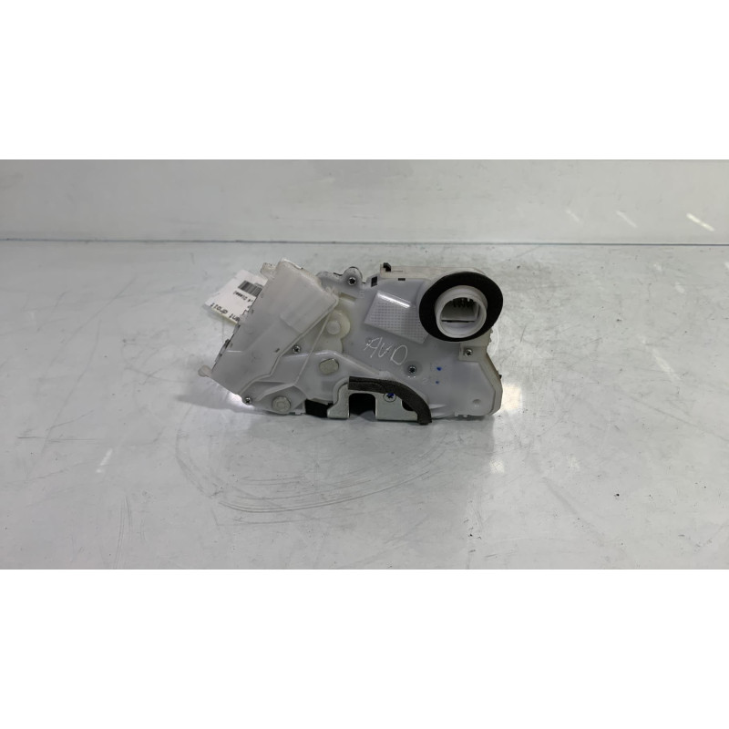 Serrure avant droit TOYOTA YARIS 3 Photo n°1