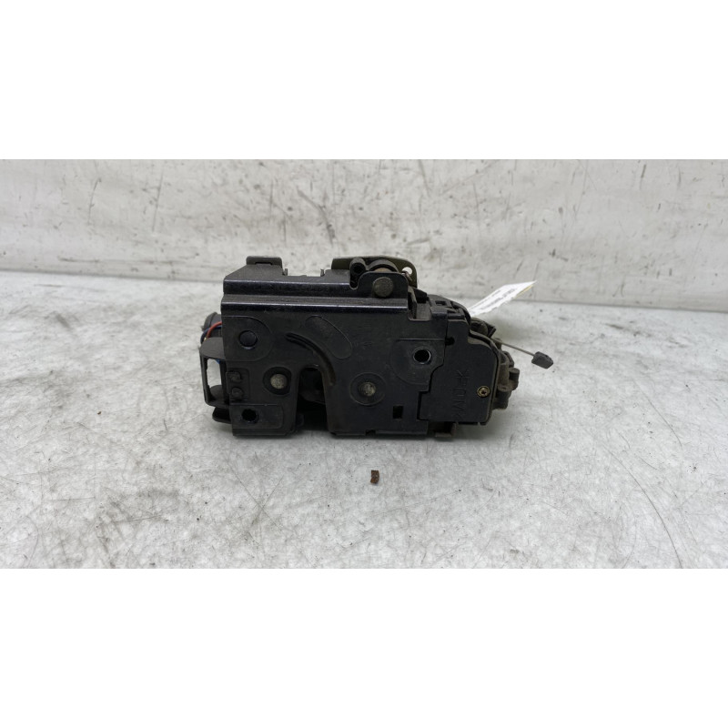 Serrure avant gauche VOLKSWAGEN NEW BEETLE 1 Photo n°3