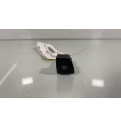 Bouton de warning PEUGEOT 5008 1
