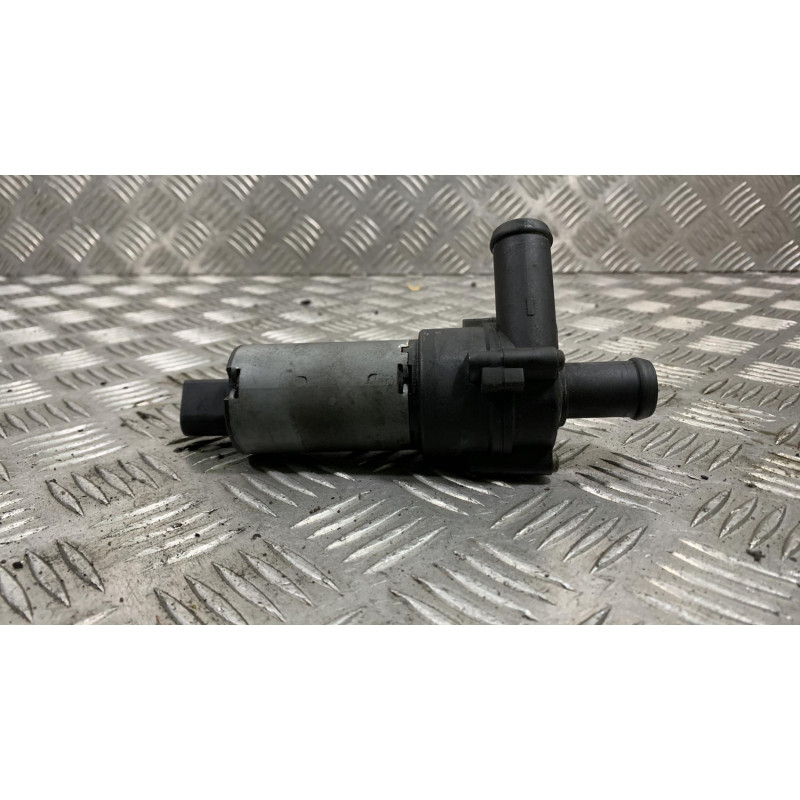 Pompe de circulation d'eau, chauffage auxiliaire VOLKSWAGEN PASSAT 4 Photo n°3