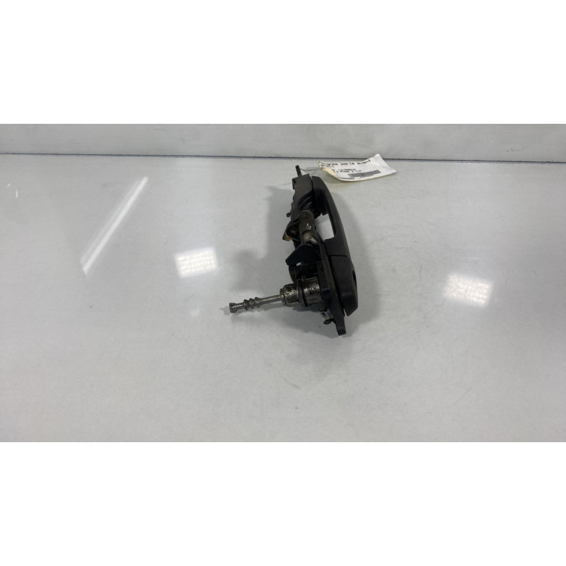 Poignee porte avant droit TOYOTA YARIS 2 Photo n°3