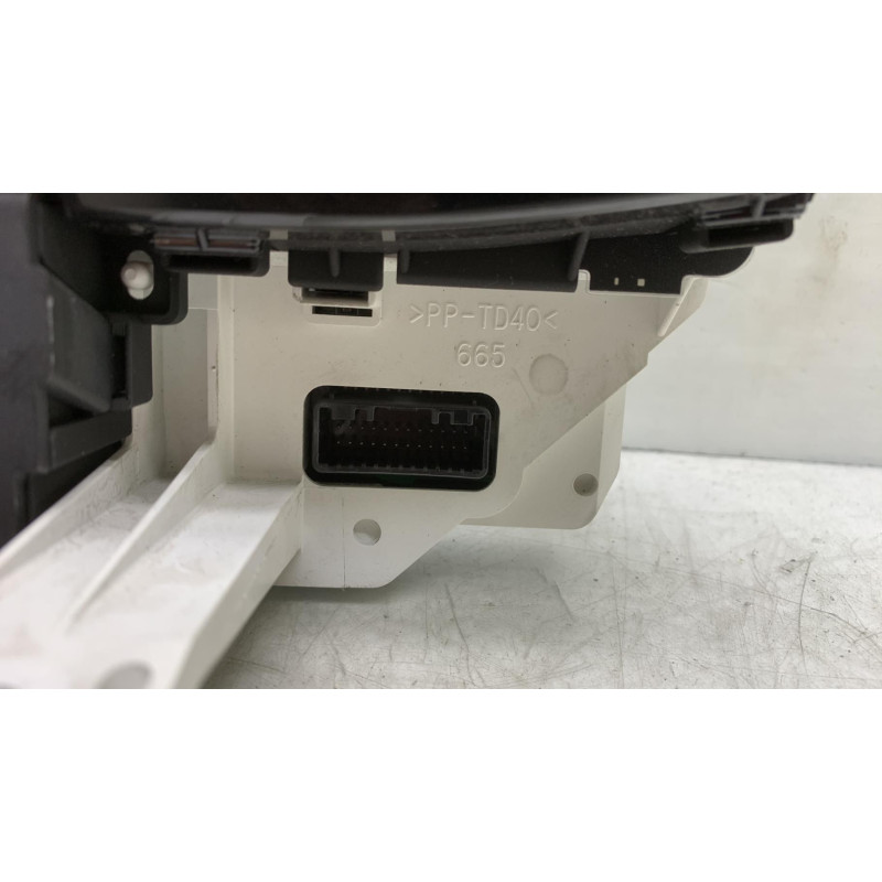 Compteur TOYOTA YARIS 2 Photo n°5