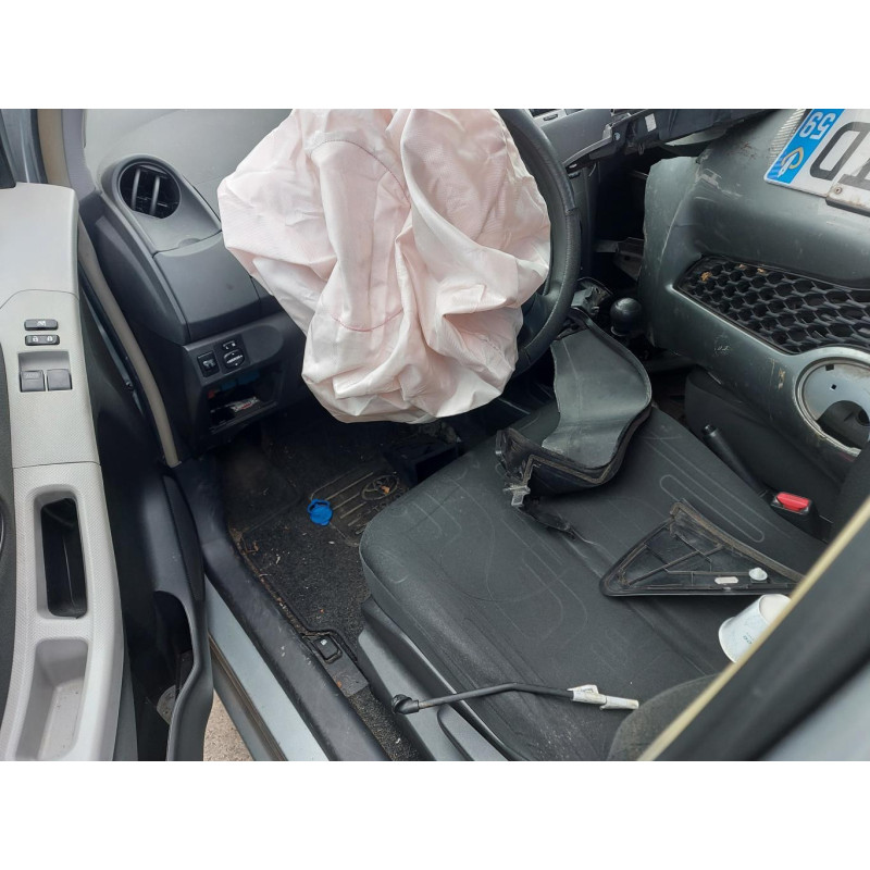 Compteur TOYOTA YARIS 2 Photo n°9