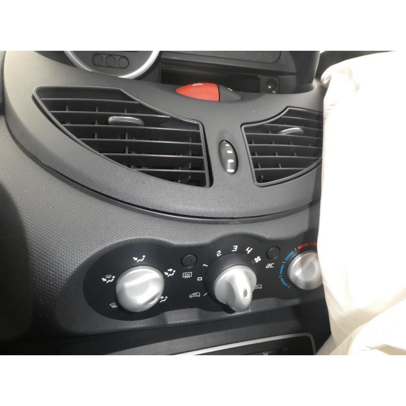 Feu arriere secondaire gauche (feux) RENAULT TWINGO 2 Photo n°10
